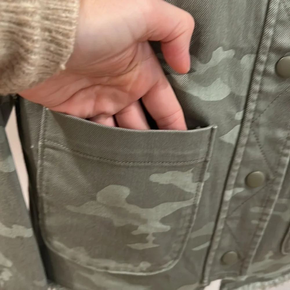 LIKE NEW ISAAC MIZRAHI LIVE! True Denim Printed Fringe Hem Jacket.  Size XS - Picture 8 of 14